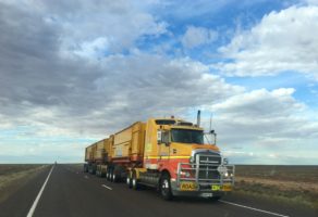 MR. KOMERC – MEĐUNARODNI PREVOZ I STOVARIŠTE ROBE