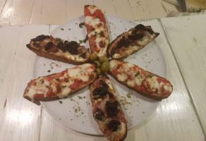 Kafe picerija Kućica Ričardova Glava DOO Beograd